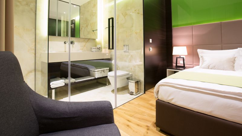 Travelers have had enough. It’s time to make hotel room bathrooms private again | CNN