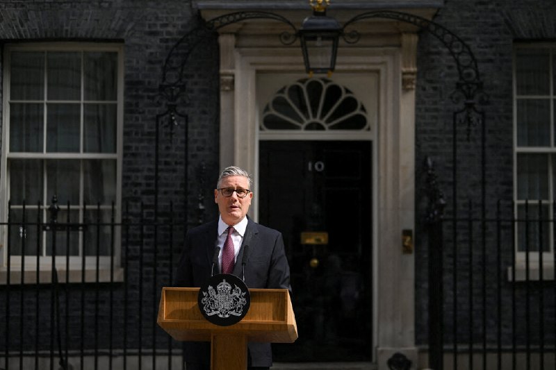 英国首相斯塔默宣布辞职