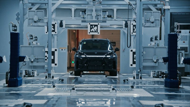 在零跑的工厂里，我们找到了它能月销 10 万辆的秘密