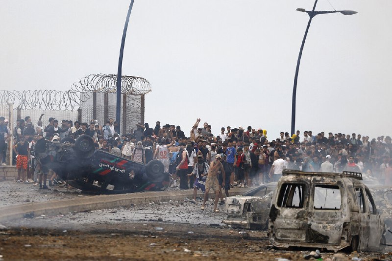 休达移民危机：5万人如何涌入西班牙非洲飞地？