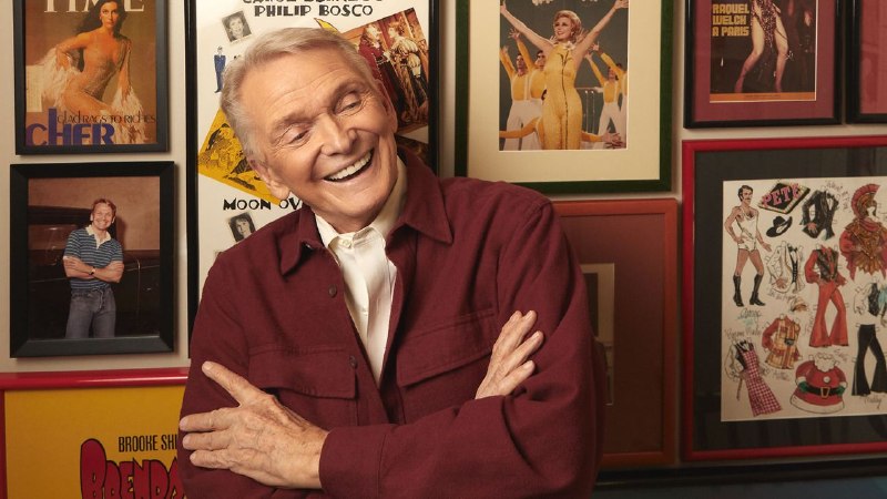 Bob Mackie, Who Dressed Carol Burnett and Cher Flamboyantly, Excelled at Old Hollywood Craftsmanship