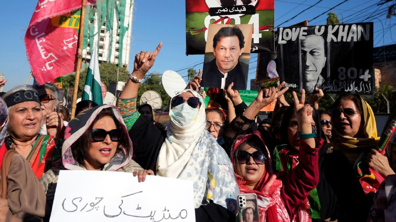 Pakistan’s army chief battles with its imprisoned ex-prime minister