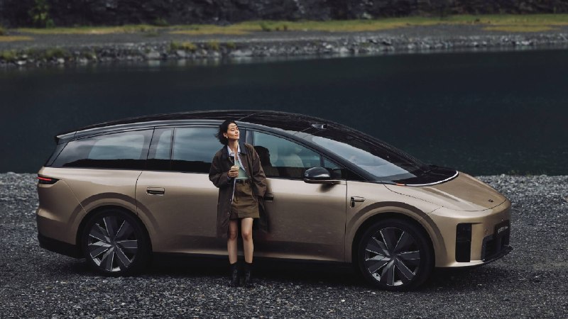 理想 i9 Home 来了，车内长滑轨+对坐模式，打造「市中心大平层」