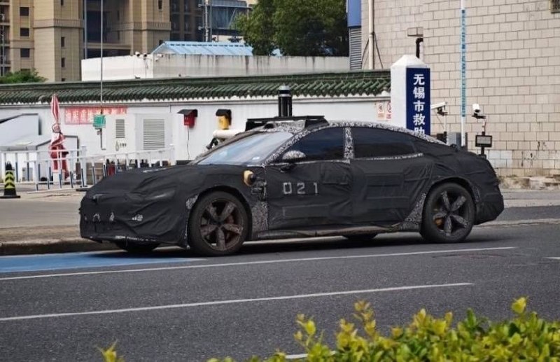 小米神秘新车曝光！SU9 LUX 进军行政轿车市场，还会有一台 SU7 LUX？