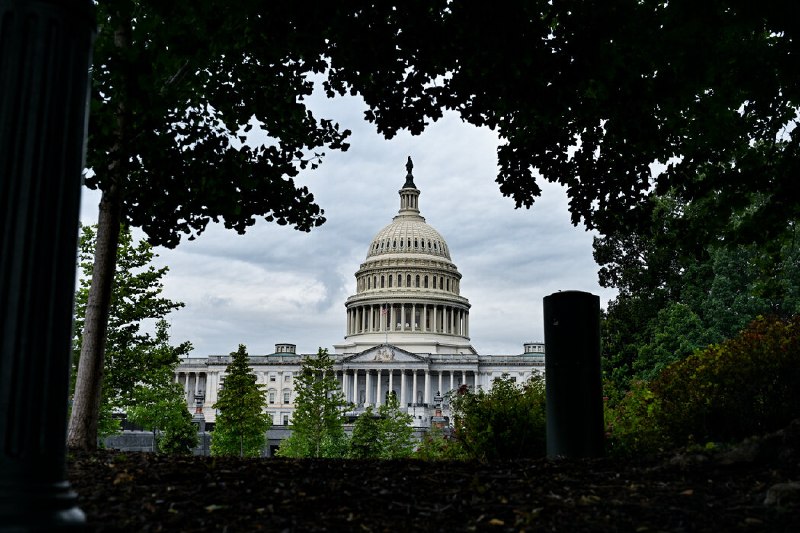众议院投票通过决议，要求特朗普结束伊朗战争