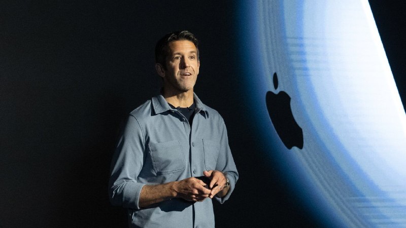 Tim Cook hands Apple over to its hardware guru